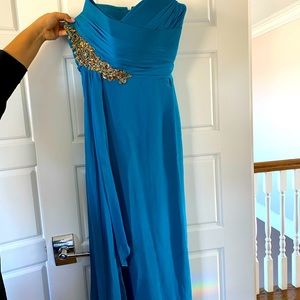 Marchesa Notte Embellished turquoise gown. Size 10